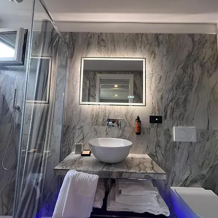 Vivaldi Boutique Hotel *